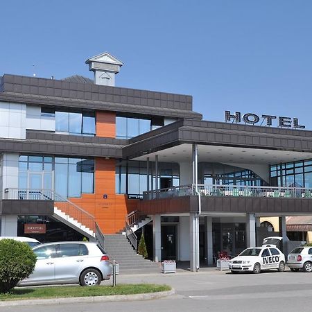 Hotel Kole Čačak المظهر الخارجي الصورة